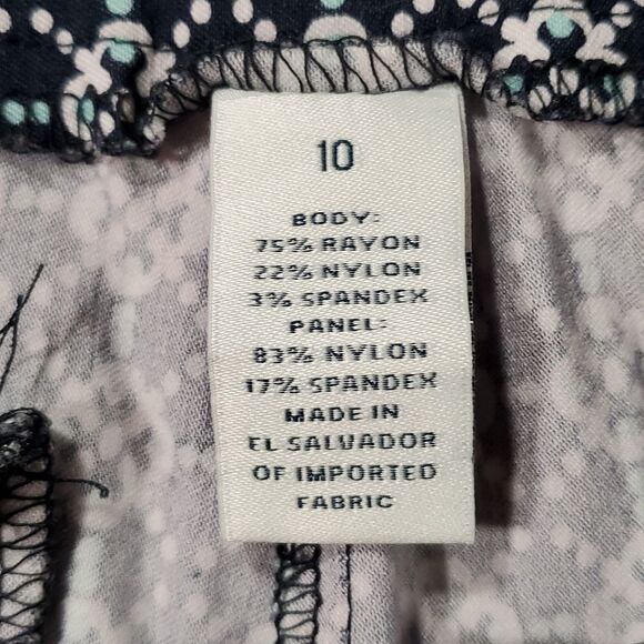 🔸️Charter Club Blue & White Geo Print Cambridge Slim Cropped Pants Size 10 - Picture 8 of 9